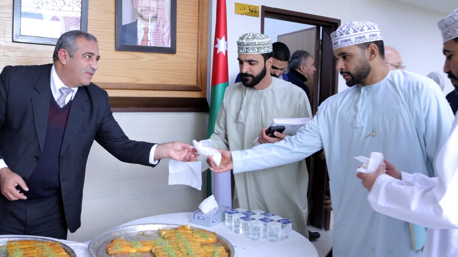 Madar Al-Saa Images 0.42950680856398016