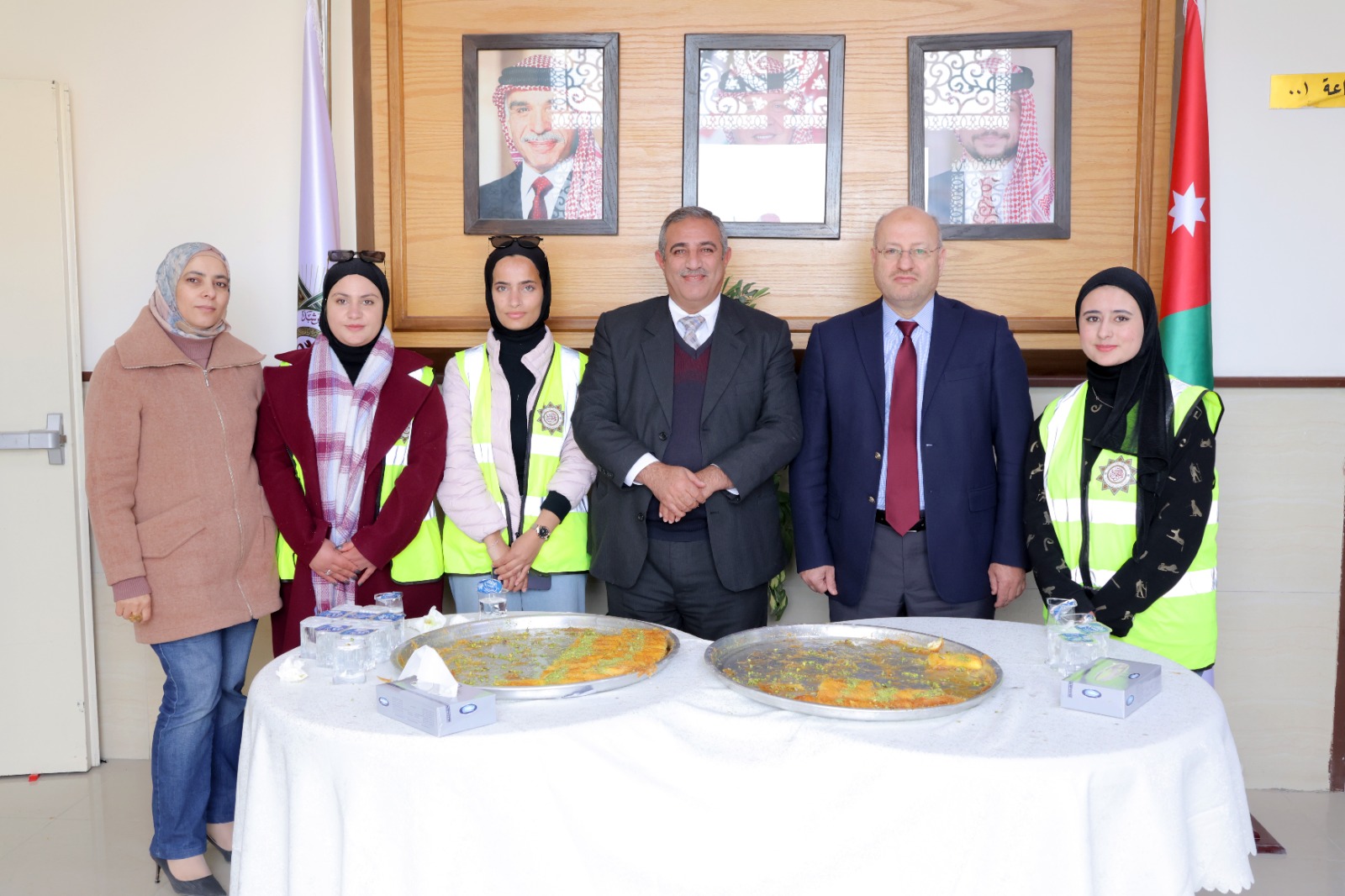 Madar Al-Saa Images 0.8824690322355471