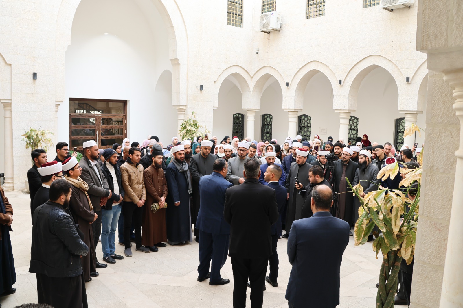 Madar Al-Saa Images 0.10702647170053647