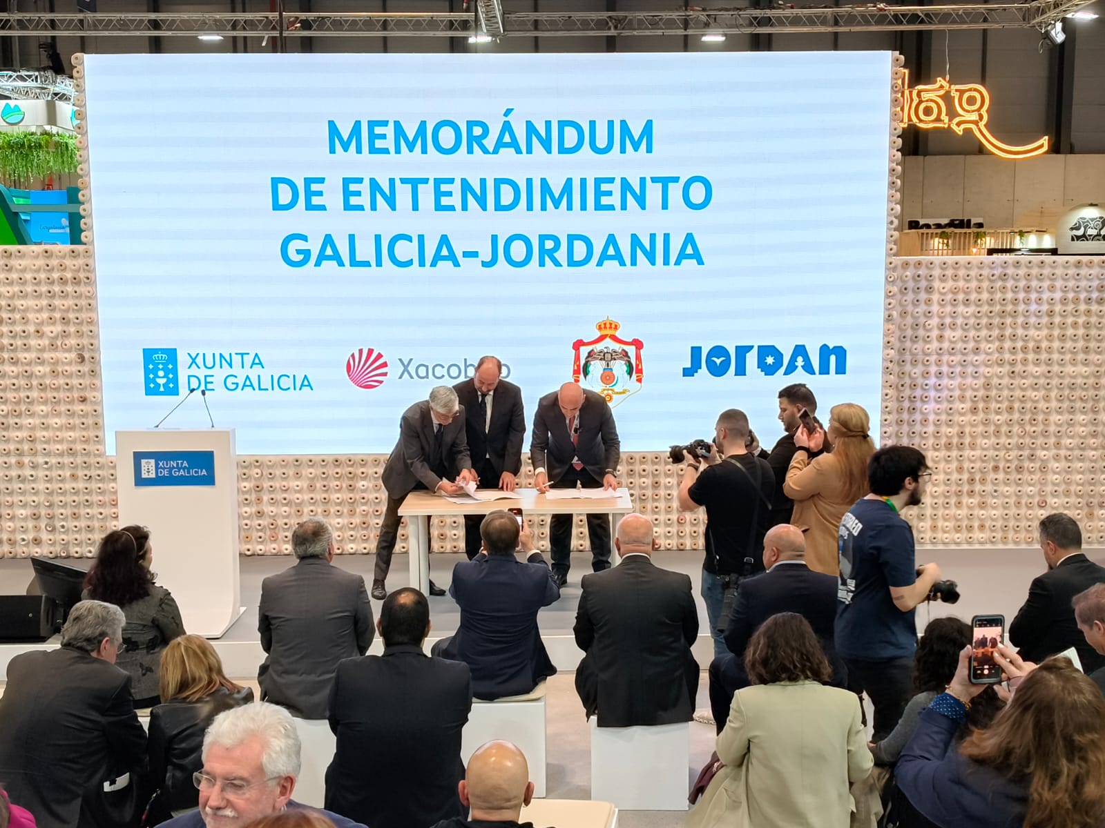 Madar Al-Saa Images 0.38400750763253