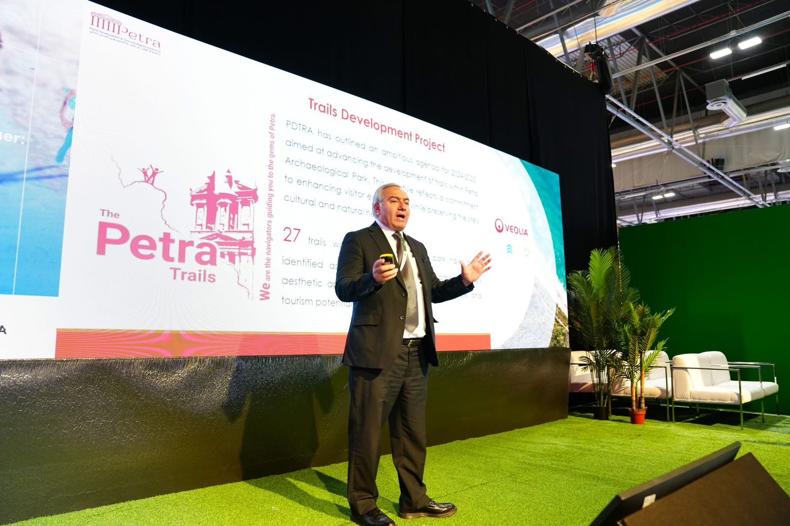 Madar Al-Saa Images 0.6237061077688213