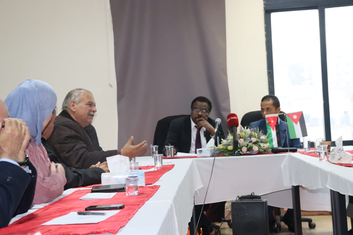 Madar Al-Saa Images 0.533553923901672