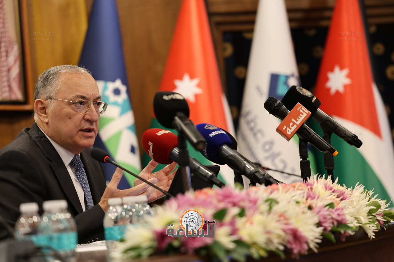 Madar Al-Saa Images 0.8539648843676033