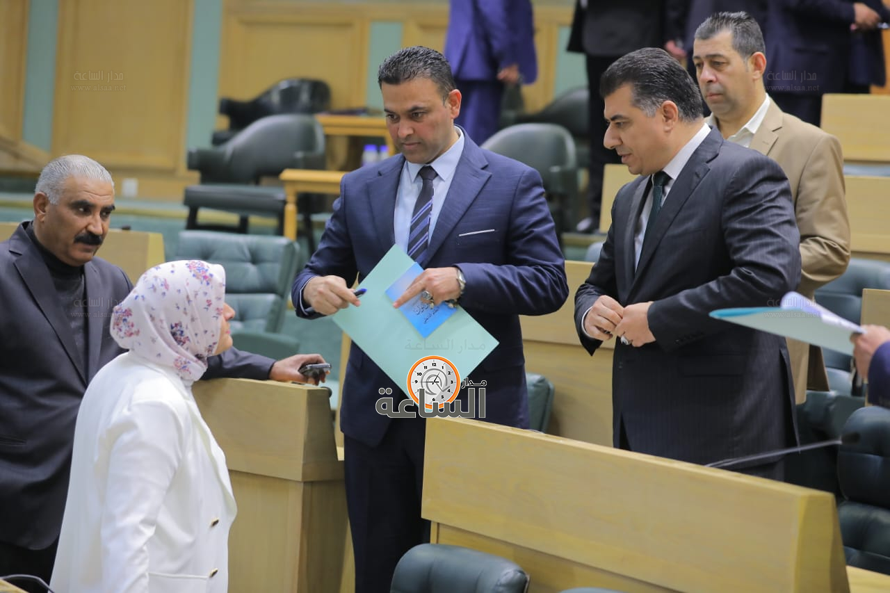 Madar Al-Saa Images 0.43692947974620444