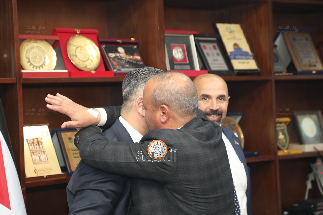 Madar Al-Saa Images 0.01900322050879577