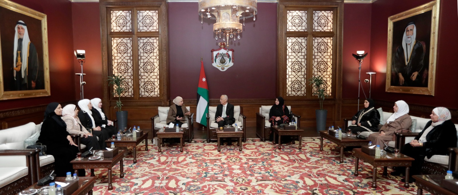 Madar Al-Saa Images 0.6151015596560432