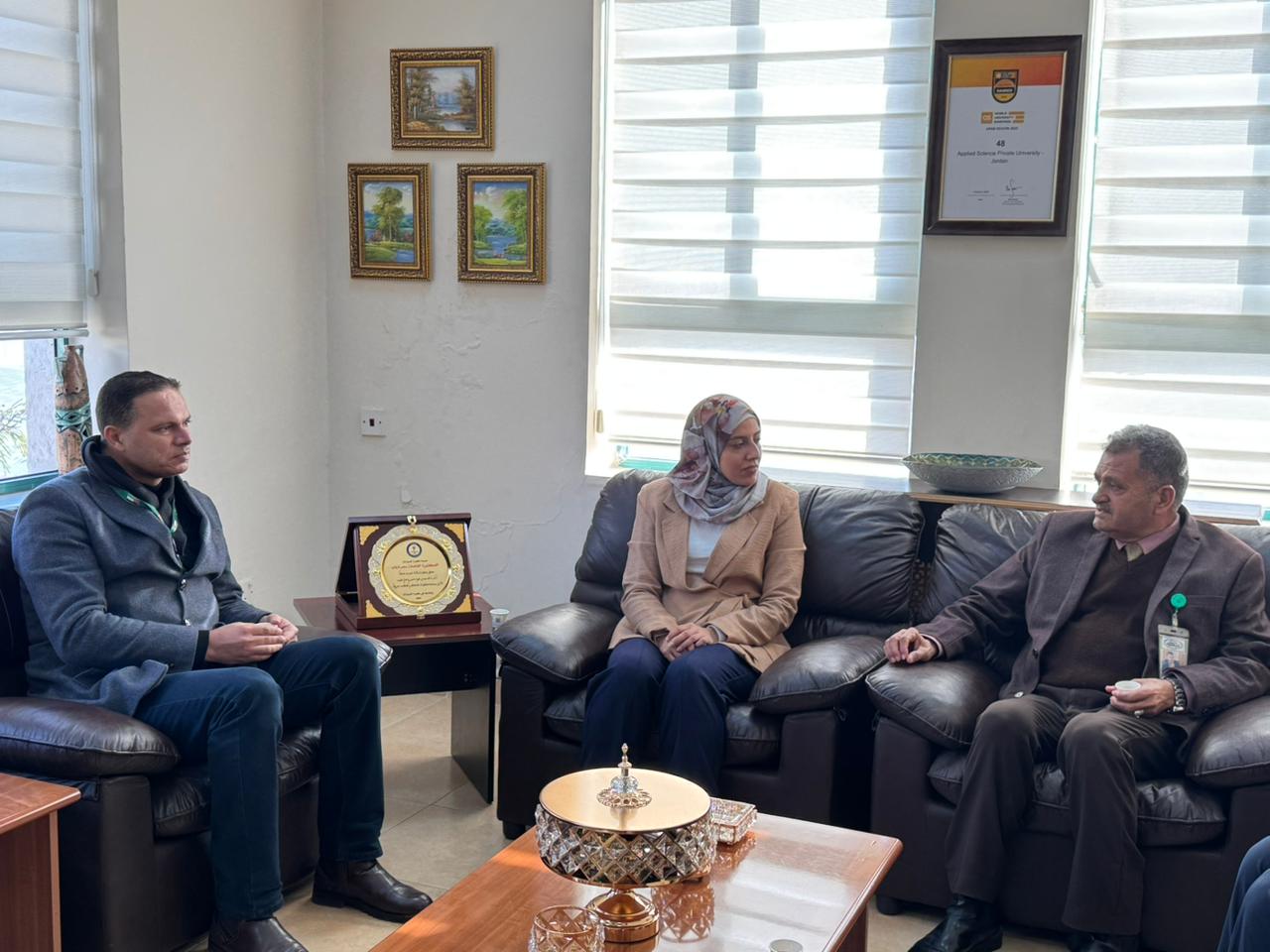 Madar Al-Saa Images 0.6934301156620413