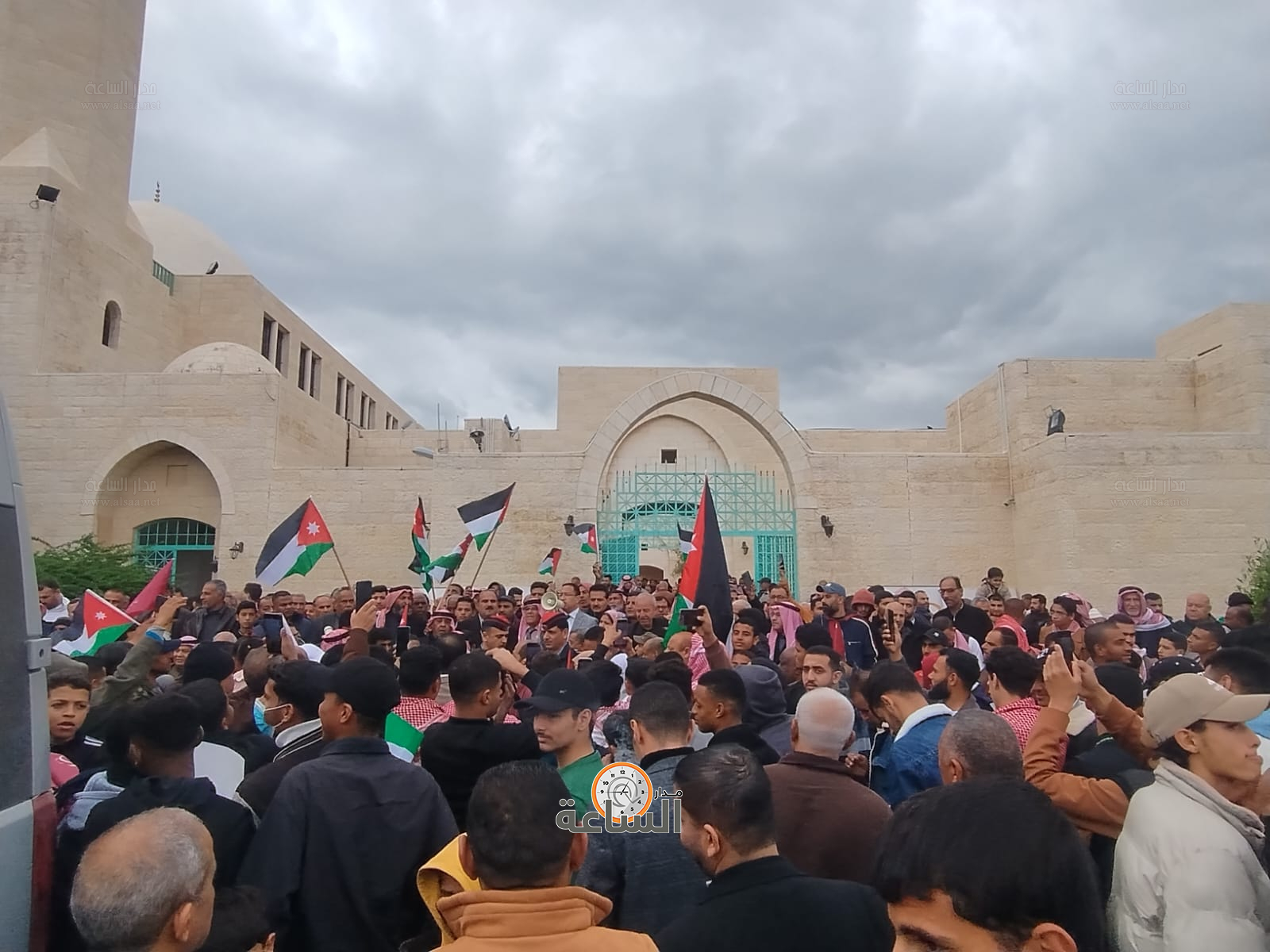 Madar Al-Saa Images 0.43366199025713126