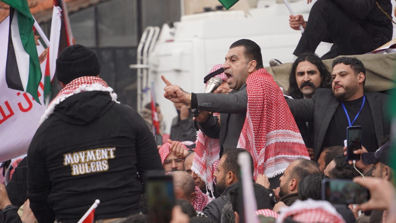 Madar Al-Saa Images 0.711577464302622