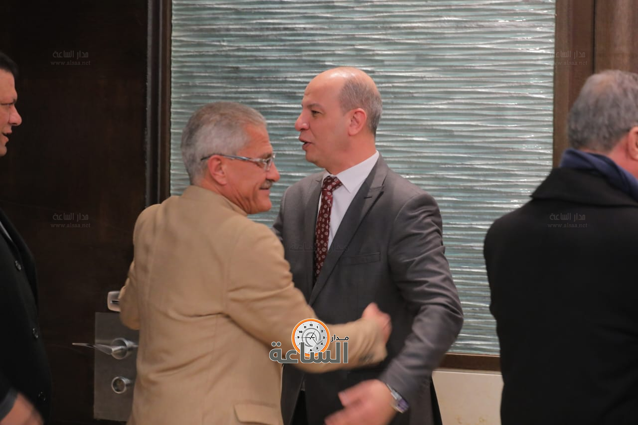 Madar Al-Saa Images 0.6562817804023491