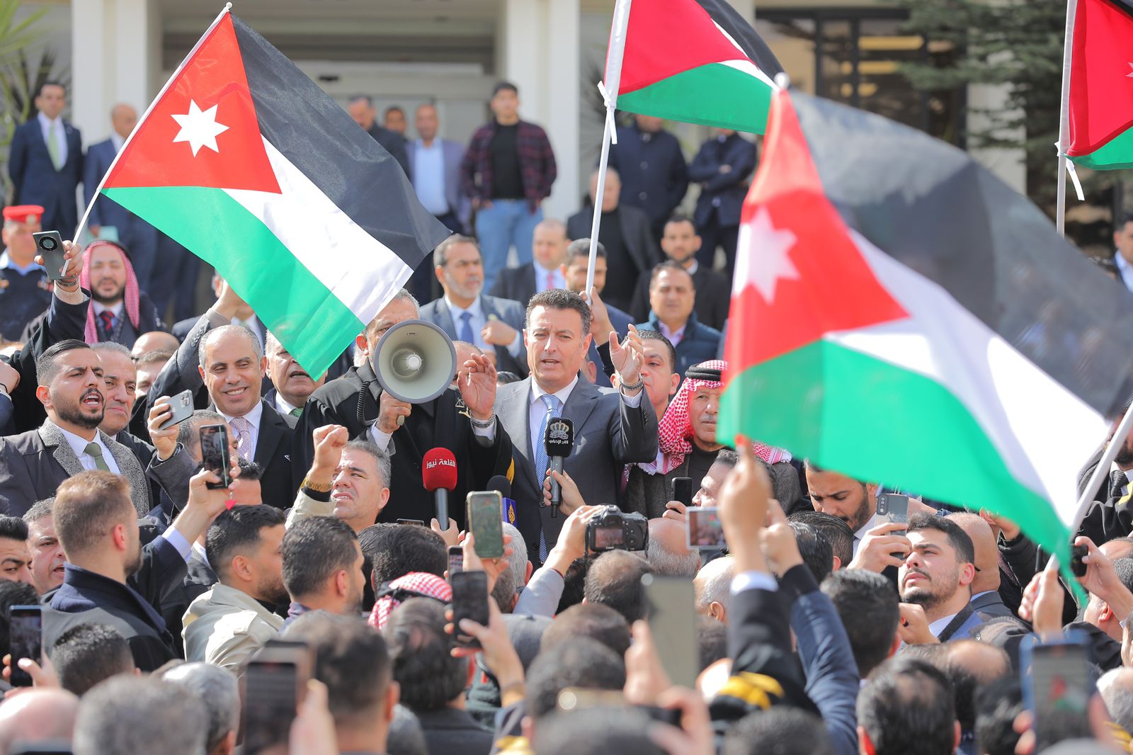 Madar Al-Saa Images 0.21712638667859707