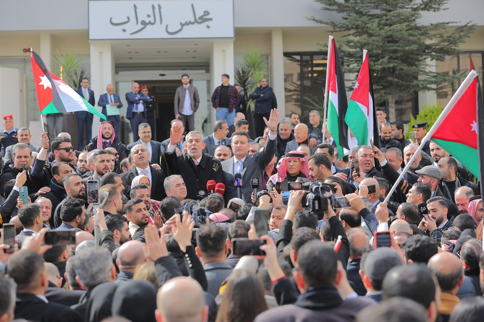 Madar Al-Saa Images 0.5108965853164813