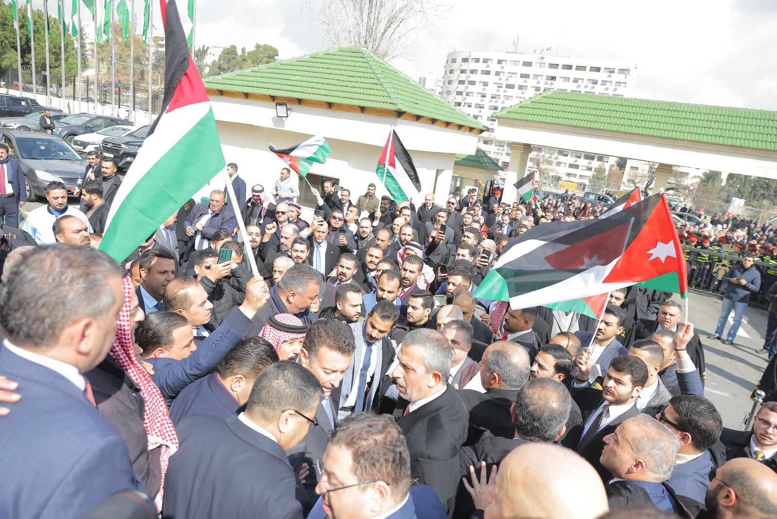 Madar Al-Saa Images 0.1645731476577028