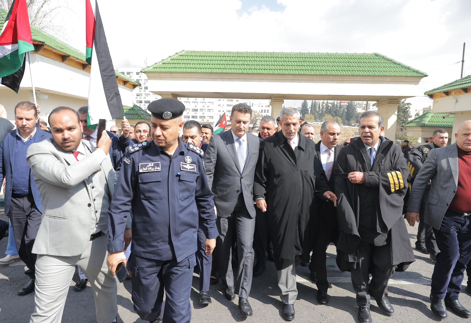 Madar Al-Saa Images 0.16489083865163345