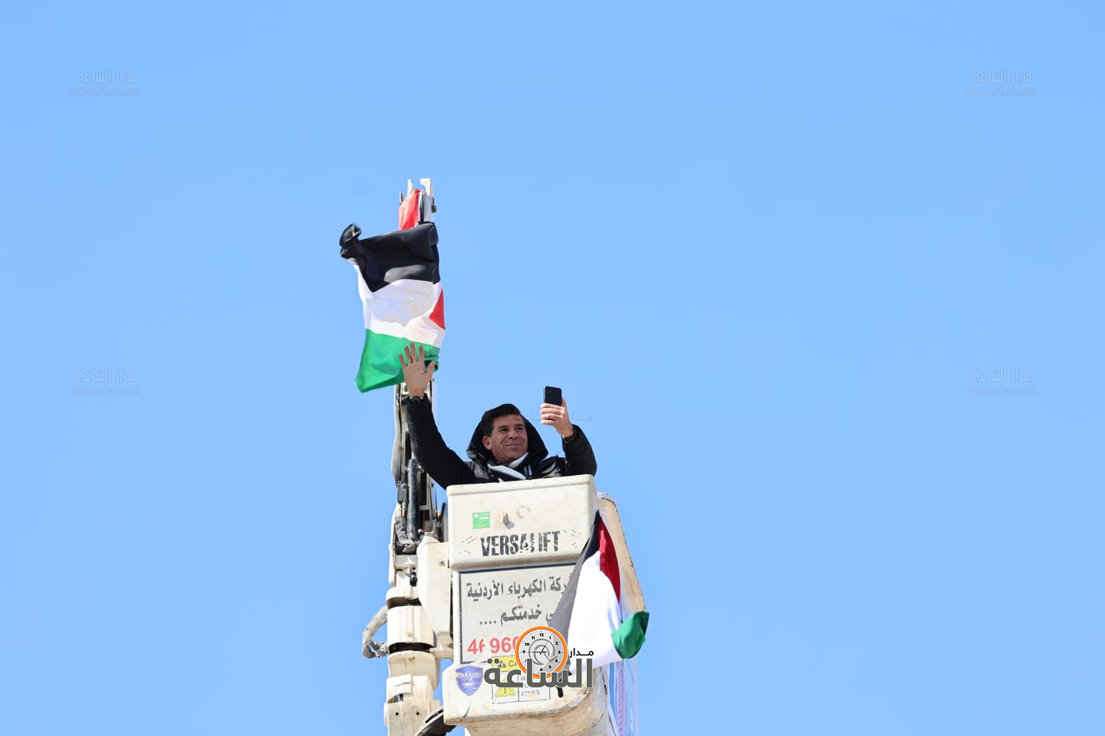 Madar Al-Saa Images 0.3729598081498935