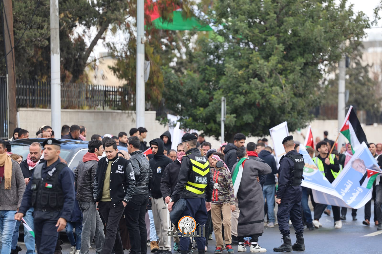 Madar Al-Saa Images 0.32883530513137793