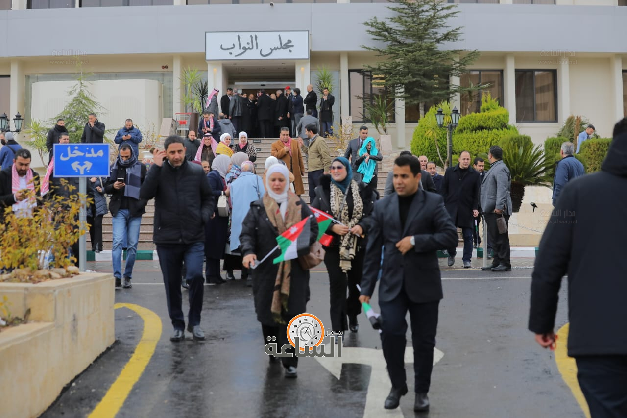 Madar Al-Saa Images 0.3373616274408695