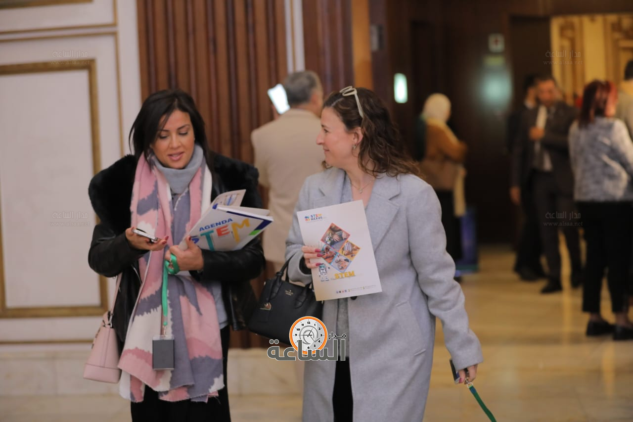 Madar Al-Saa Images 0.5833146463253069