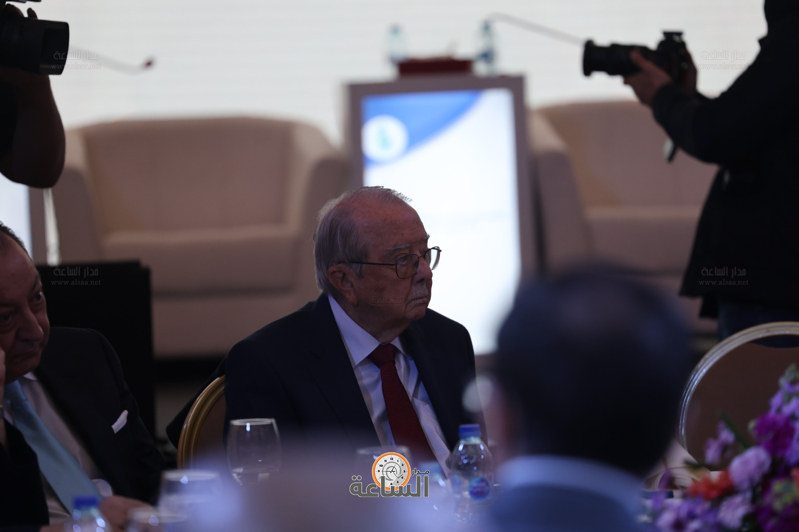 Madar Al-Saa Images 0.4584410298063104