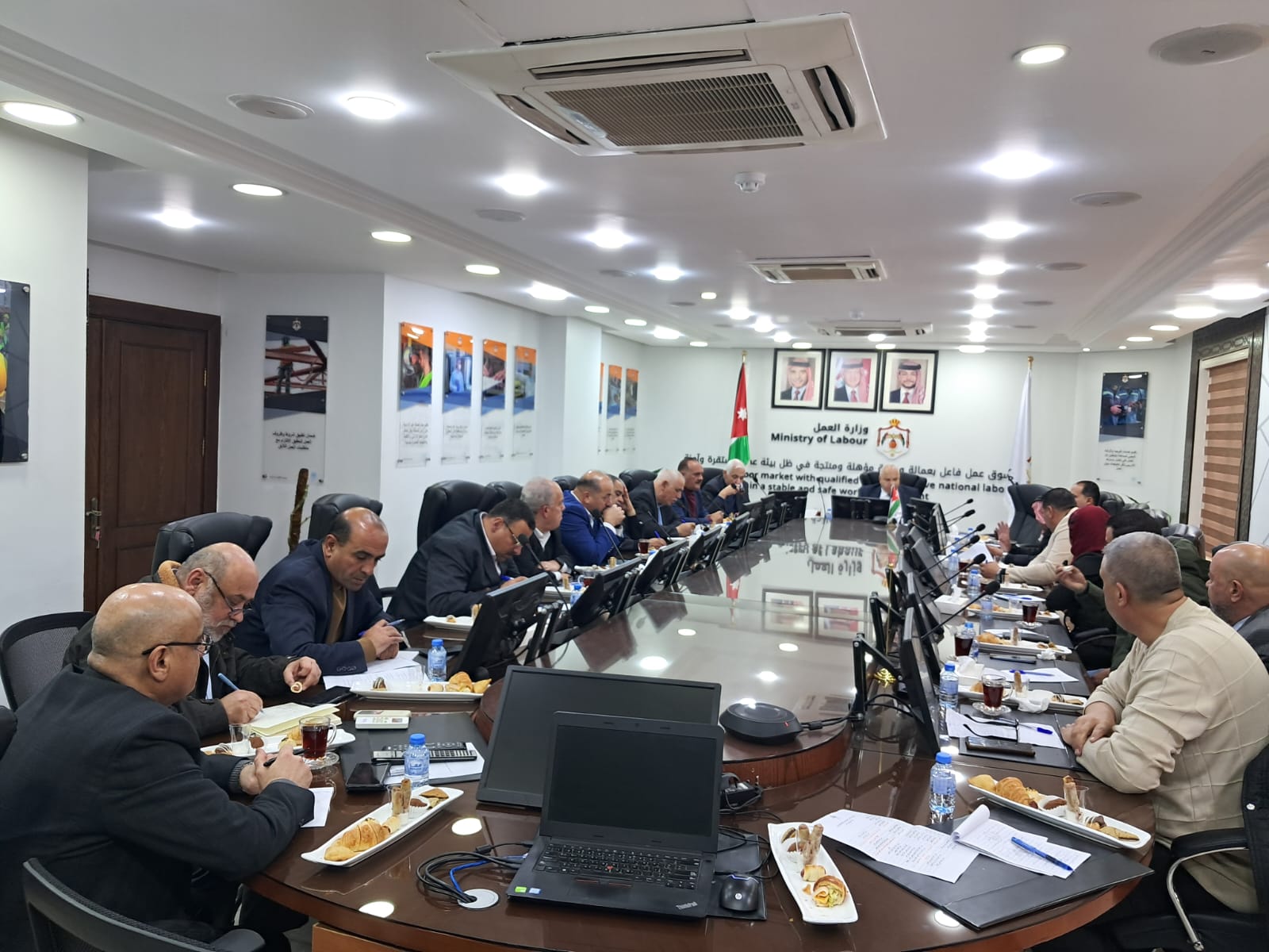 Madar Al-Saa Images 0.28092833298063513