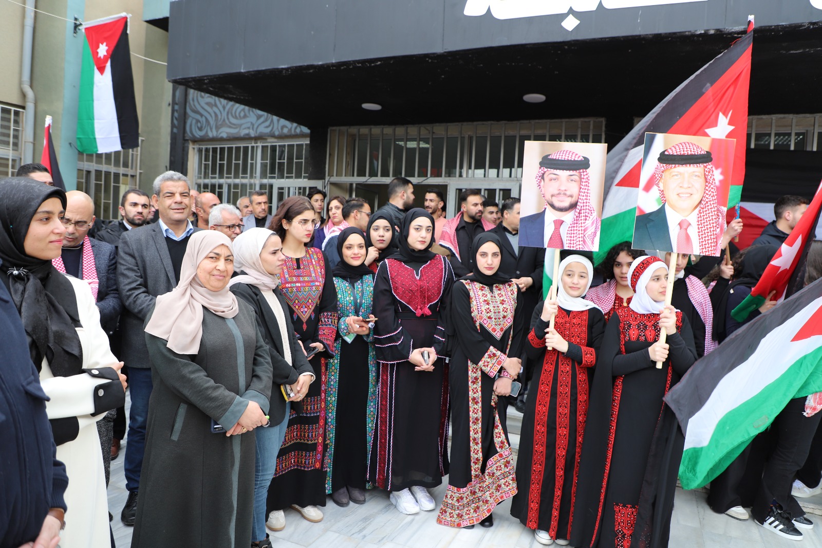 Madar Al-Saa Images 0.8039241415698555