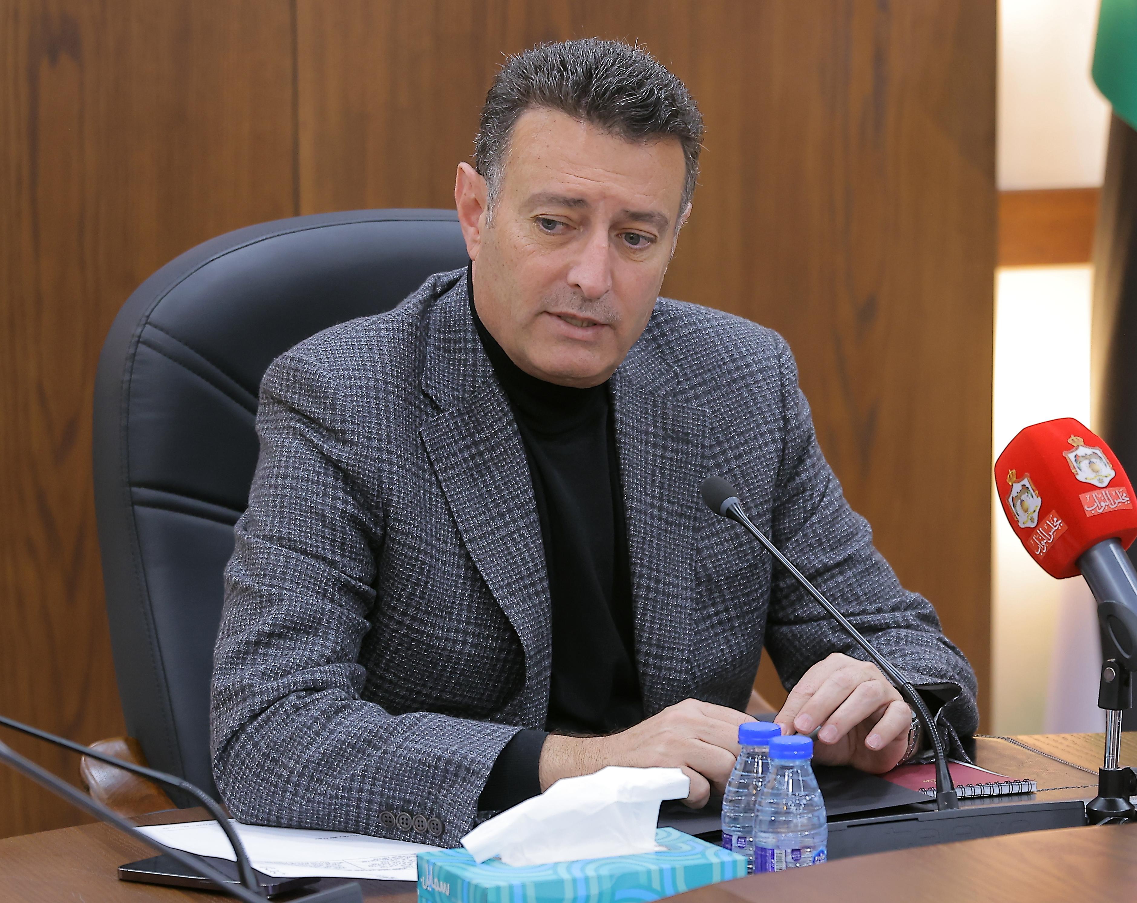 Madar Al-Saa Images 0.5786002771338903