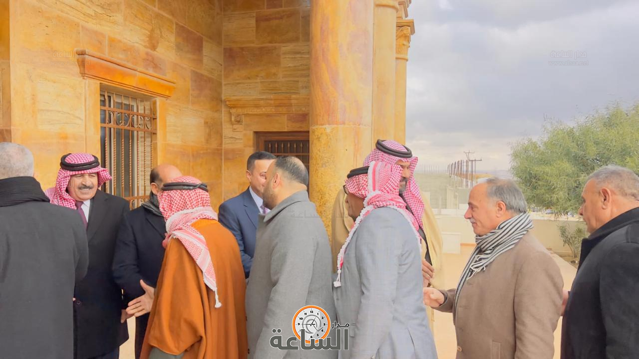 Madar Al-Saa Images 0.5373647553836984