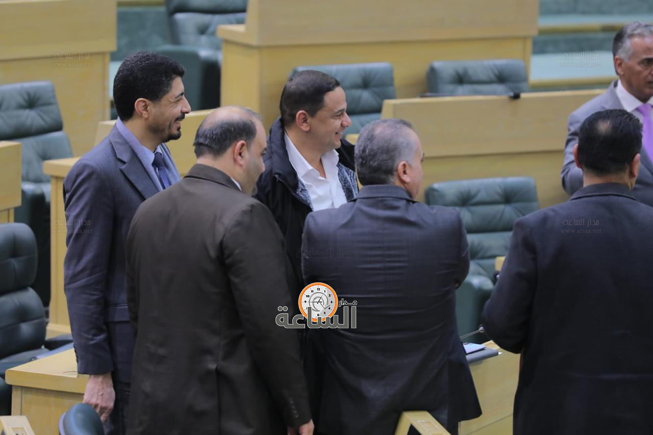 Madar Al-Saa Images 0.37415807814987856