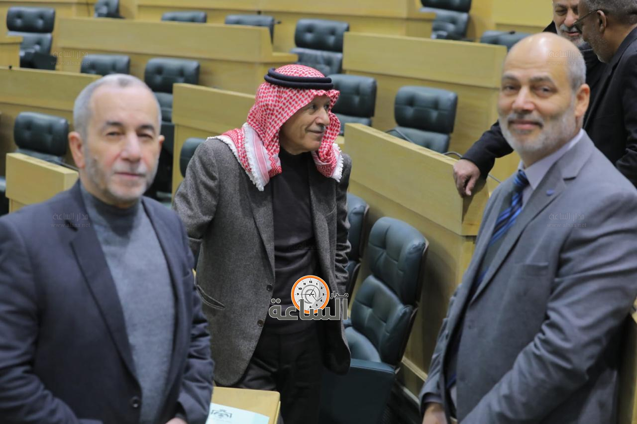 Madar Al-Saa Images 0.5083355384201025