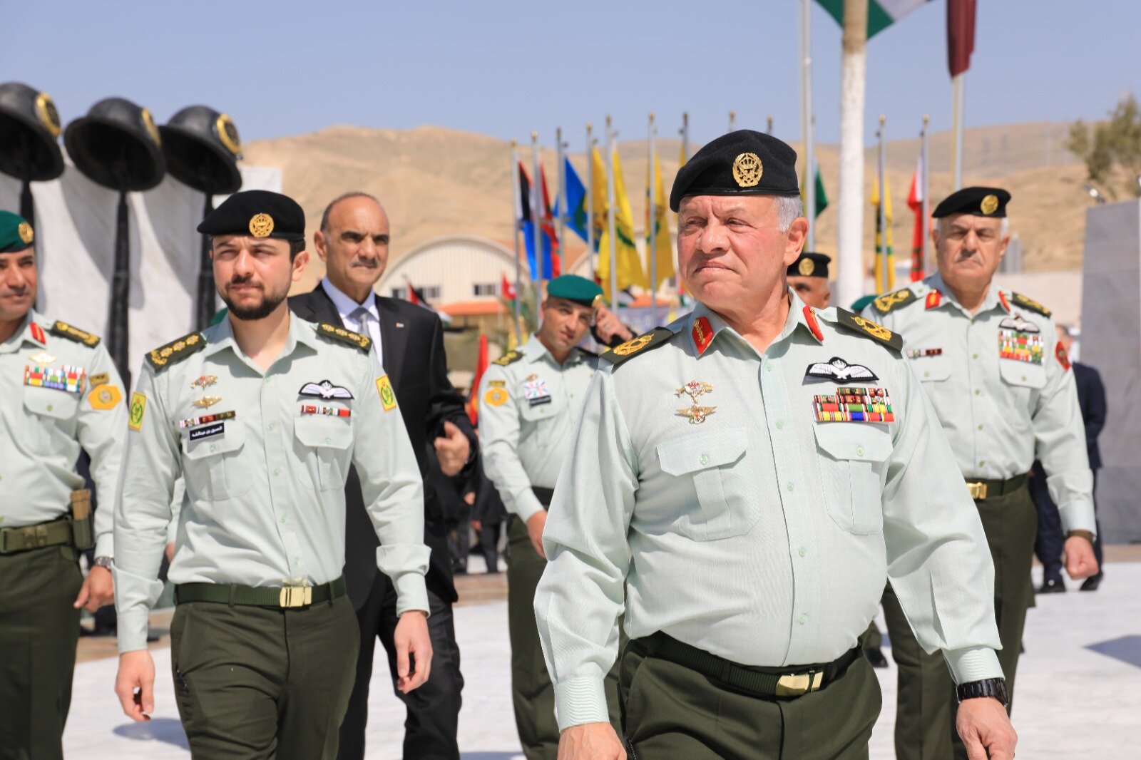 Madar Al-Saa Images 0.38003259145991164