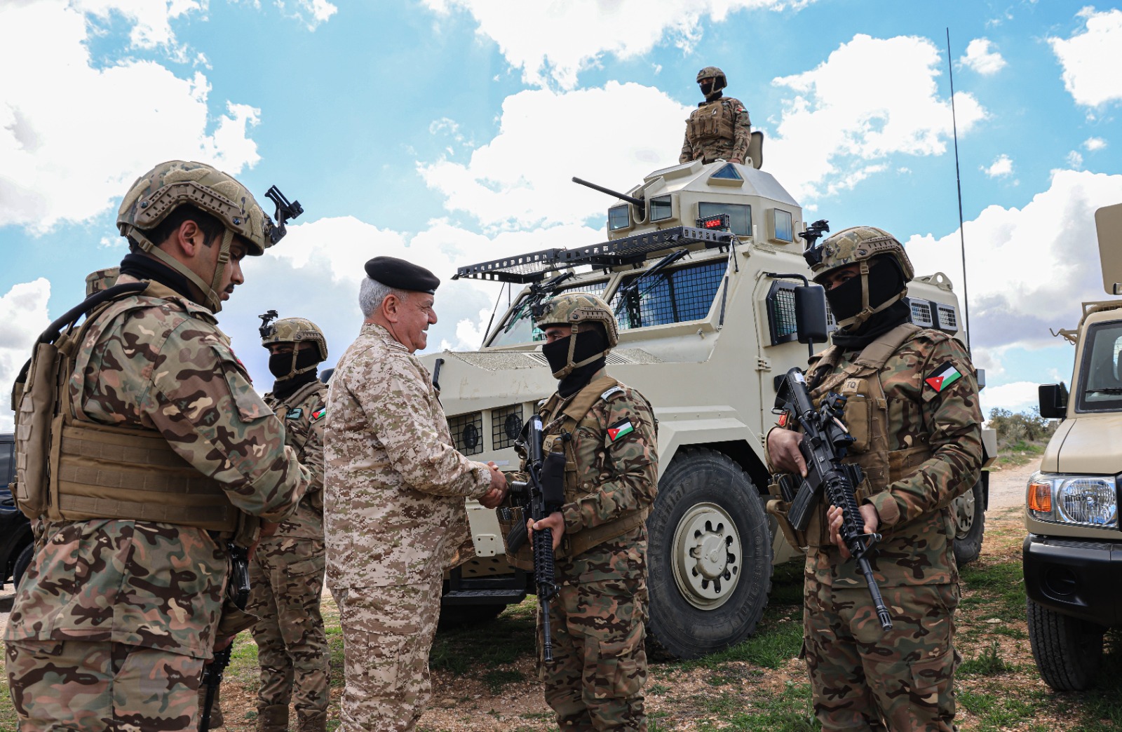 Madar Al-Saa Images 0.35814022122796474