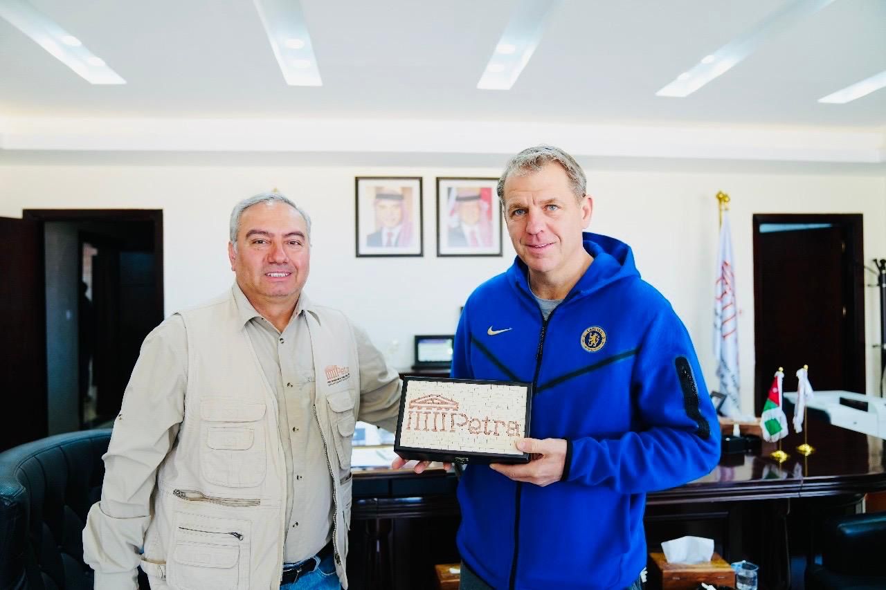 Madar Al-Saa Images 0.9983508437566282