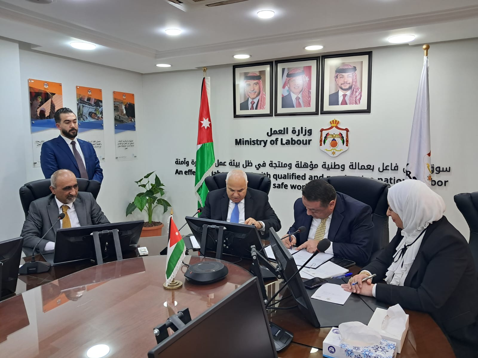 Madar Al-Saa Images 0.12566538092543622