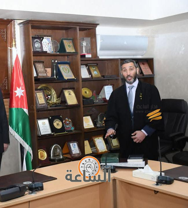 المحامي 

أحمد رسمي العمري

