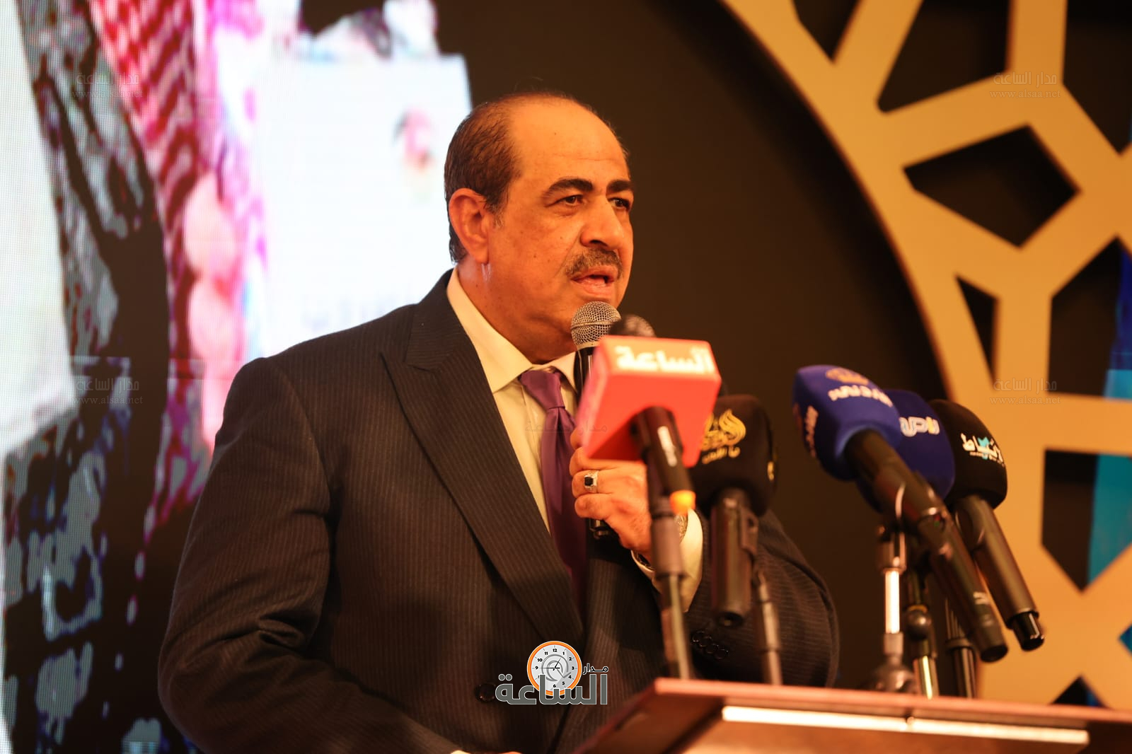 Madar Al-Saa Images 0.42489582456558805