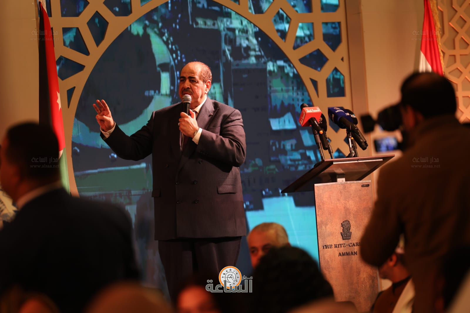 Madar Al-Saa Images 0.4868055494885144