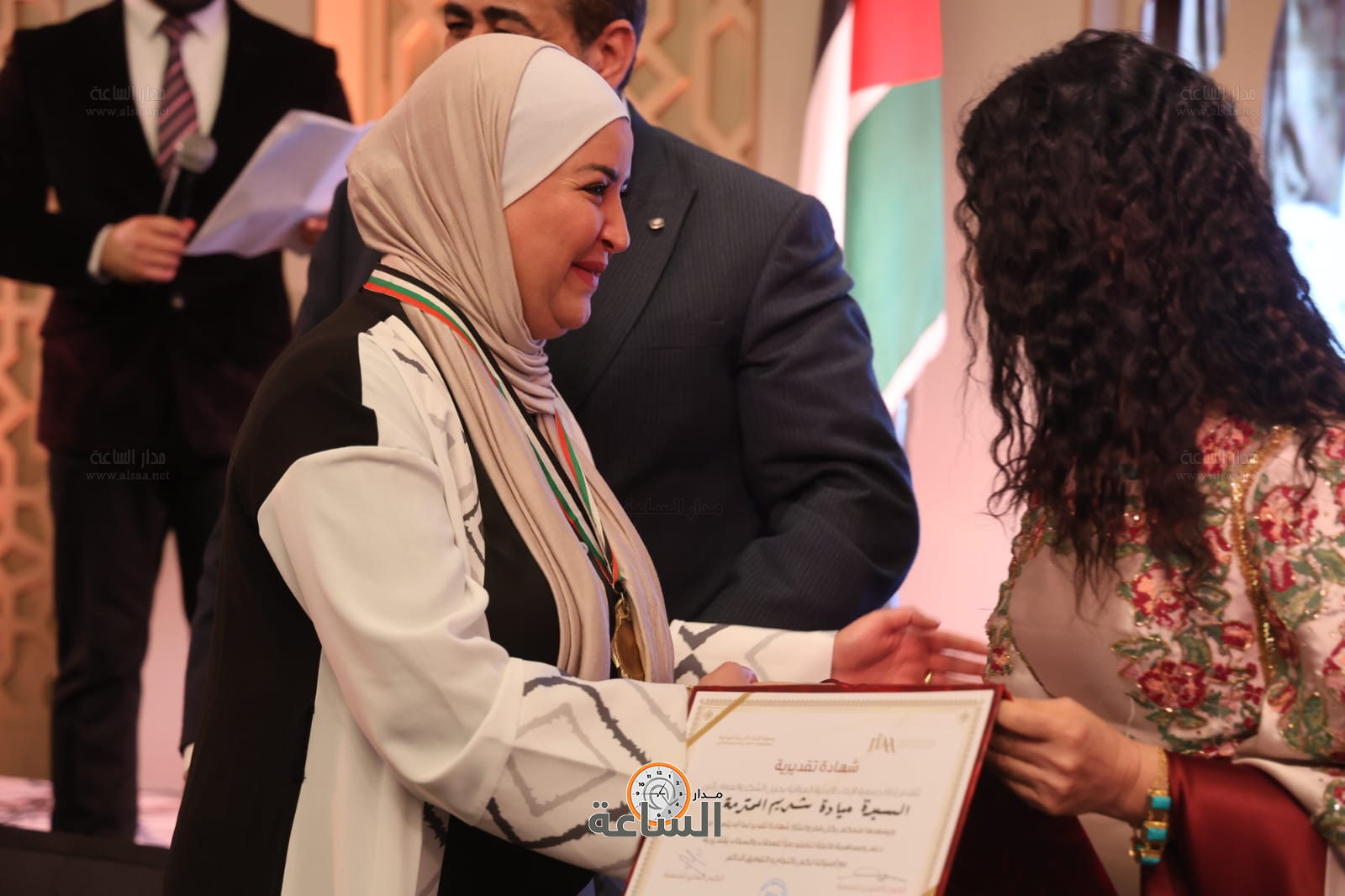 Madar Al-Saa Images 0.8050387483370642