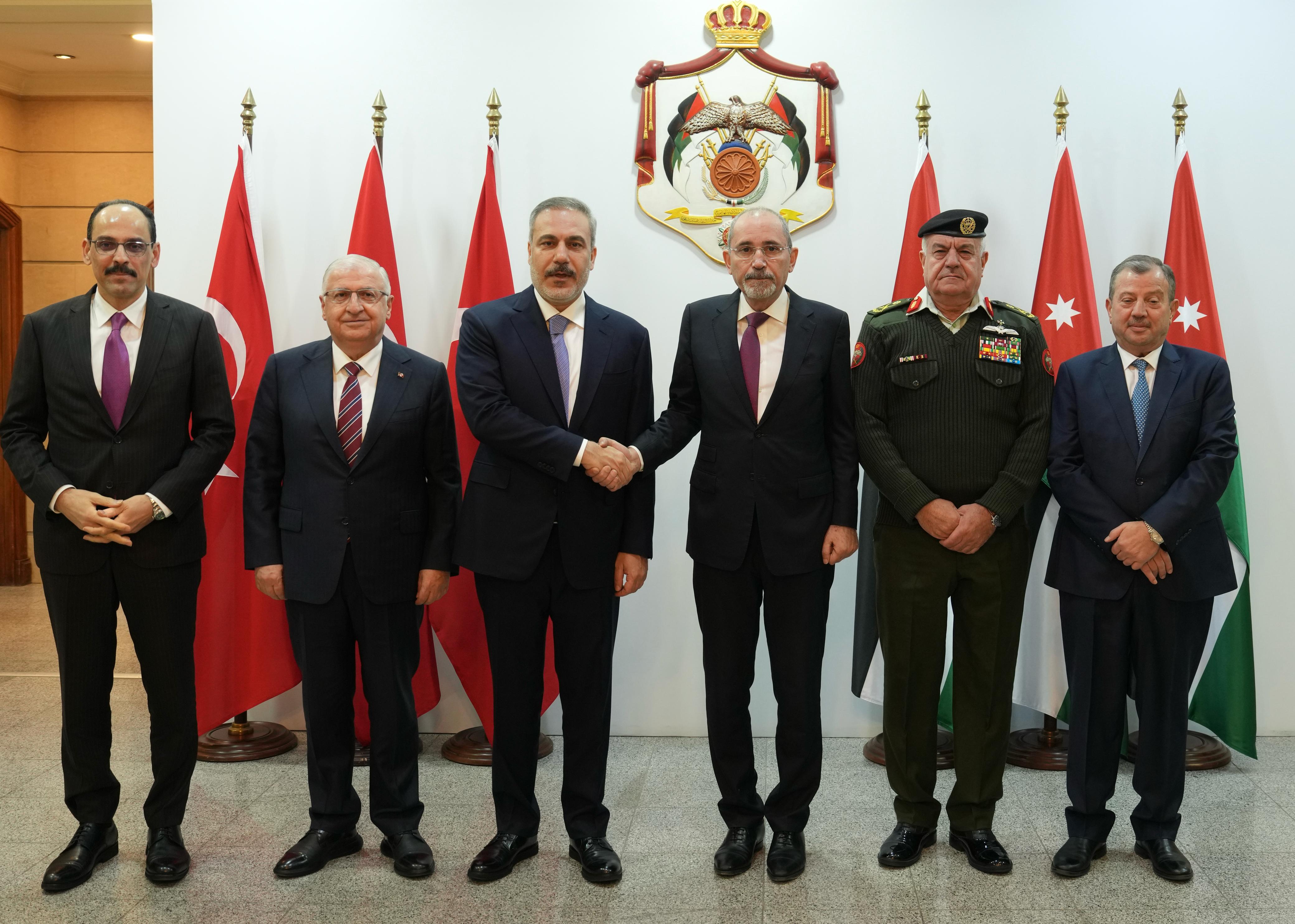 Madar Al-Saa Images 0.10188523041874009