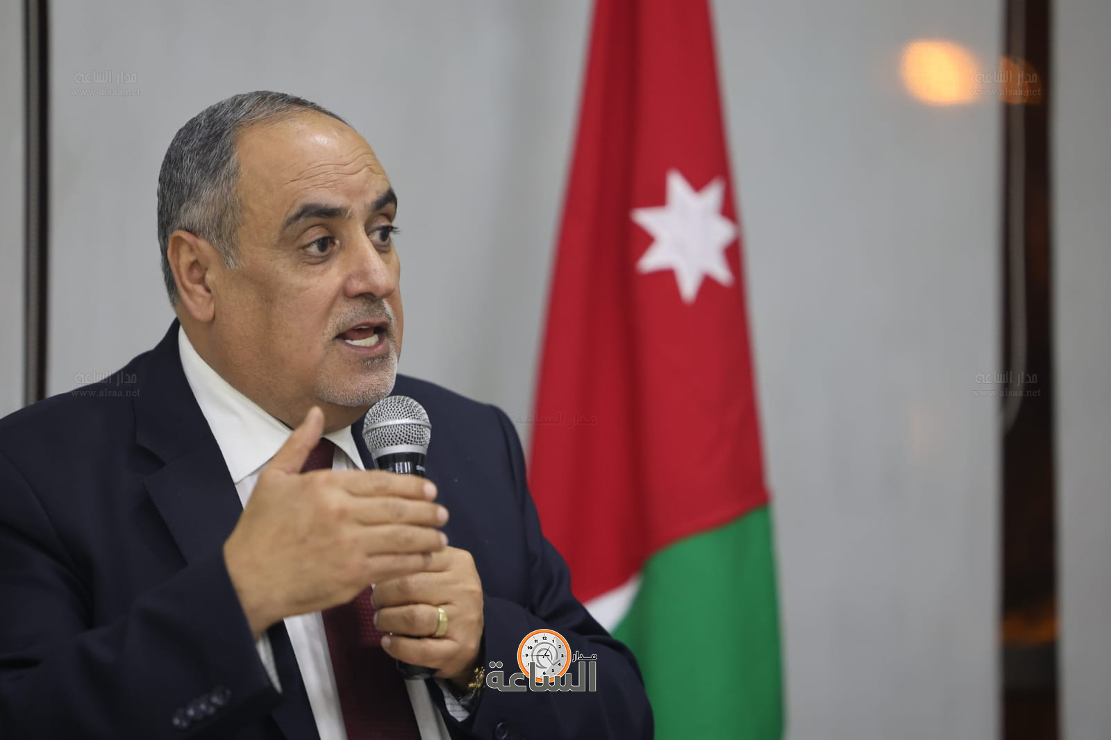 Madar Al-Saa Images 0.9608219517459595