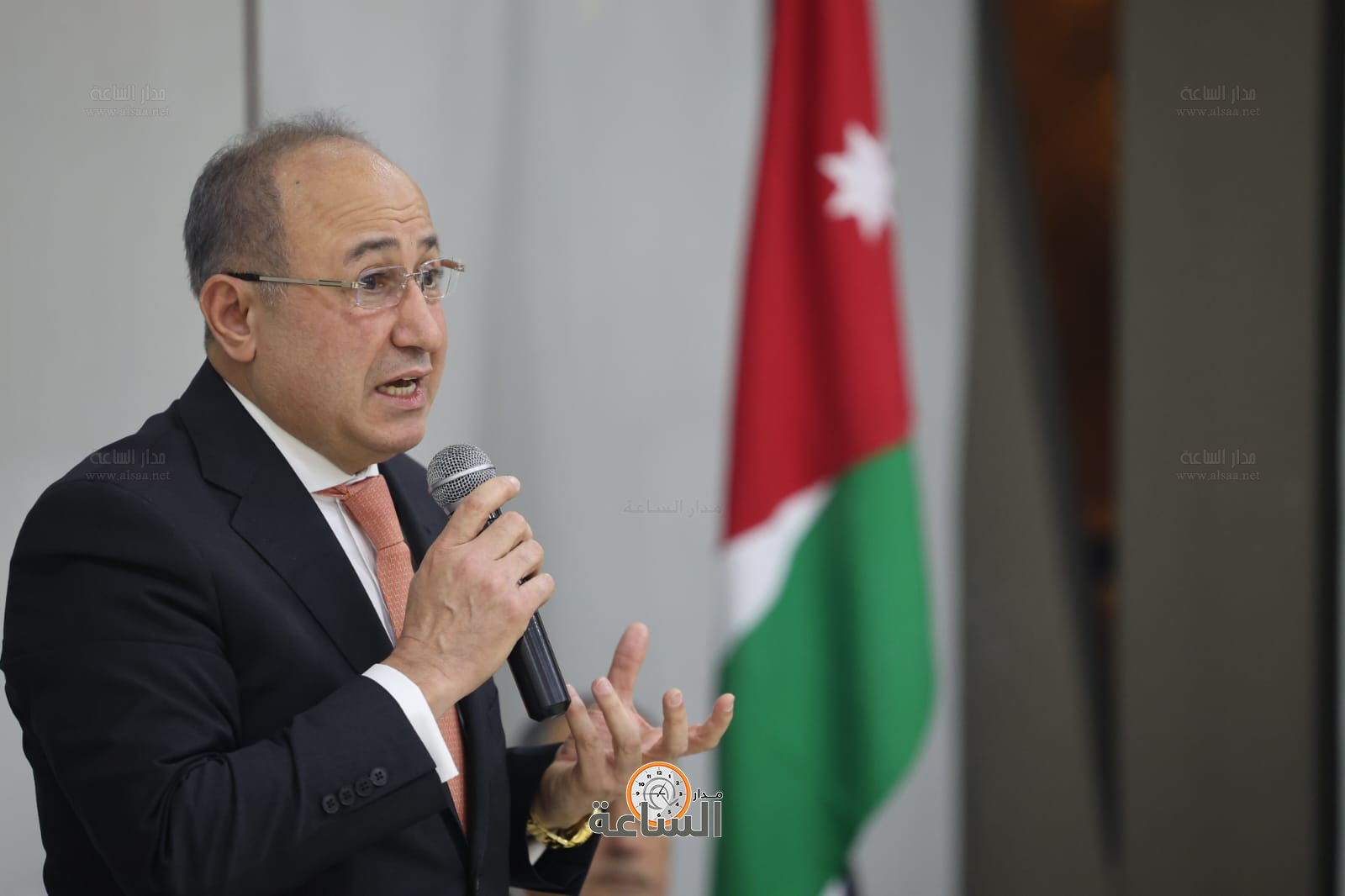 Madar Al-Saa Images 0.5146046553809953