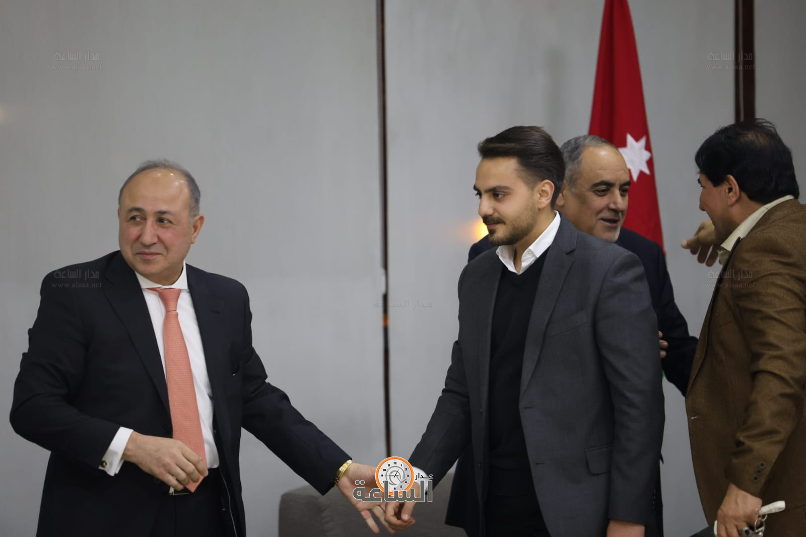 Madar Al-Saa Images 0.6853614224993163