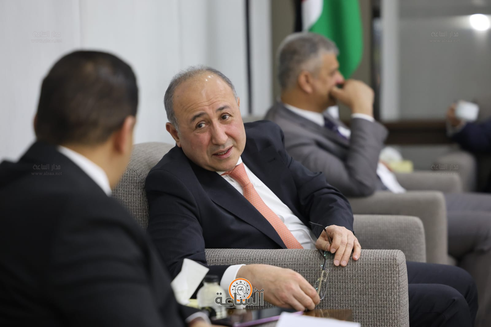 Madar Al-Saa Images 0.4357584215497099