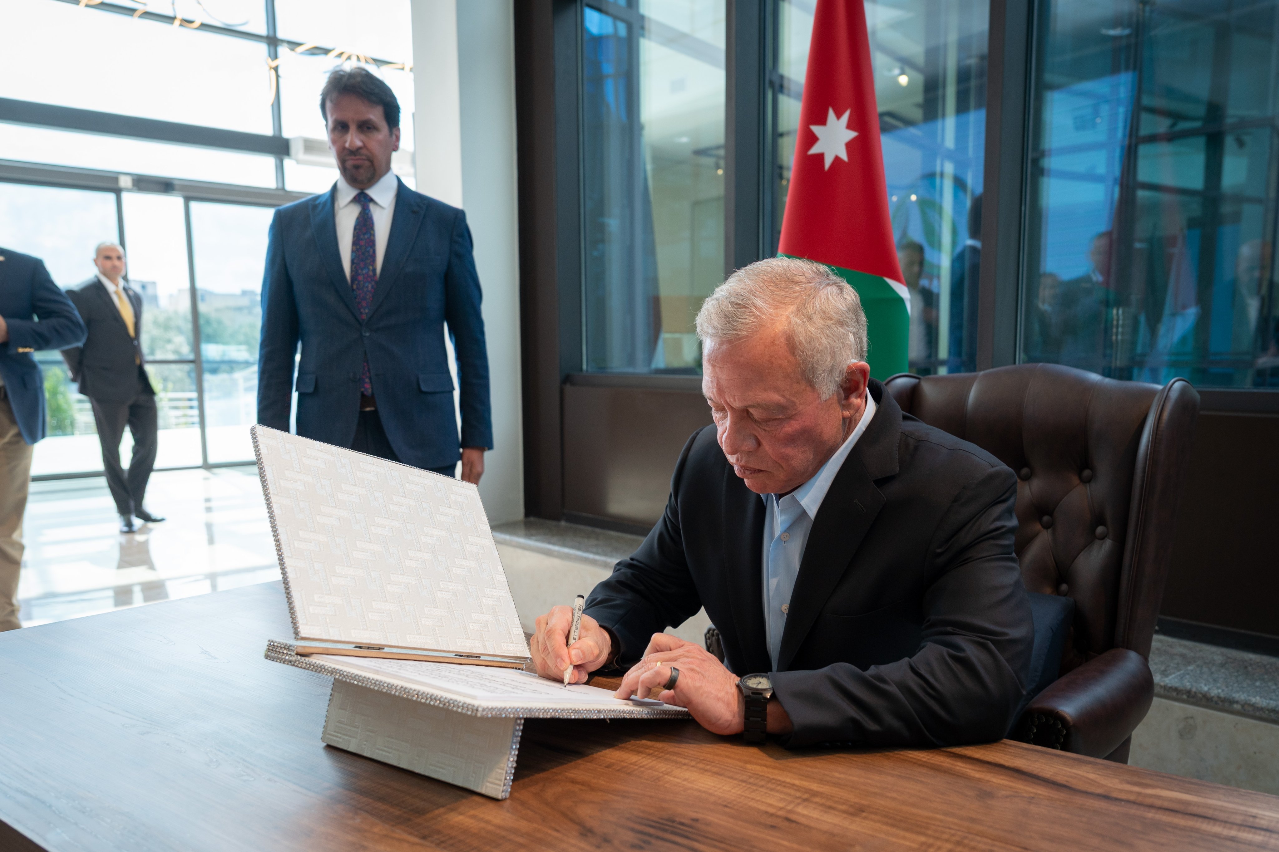 Madar Al-Saa Images 0.36126003639476023