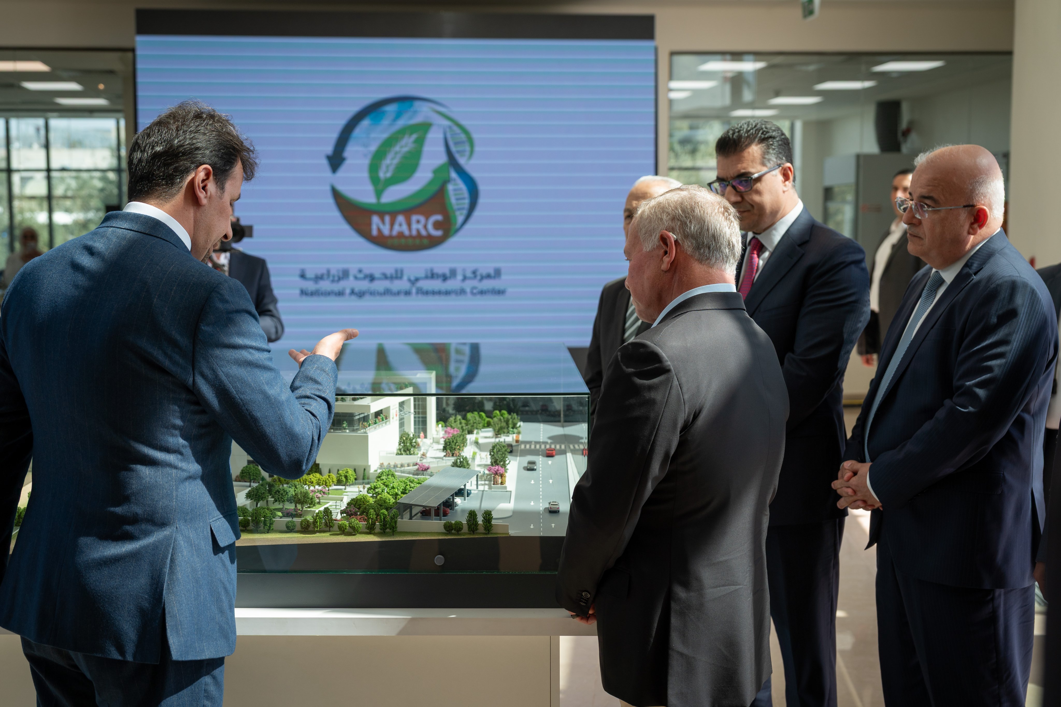 Madar Al-Saa Images 0.3749639777220872