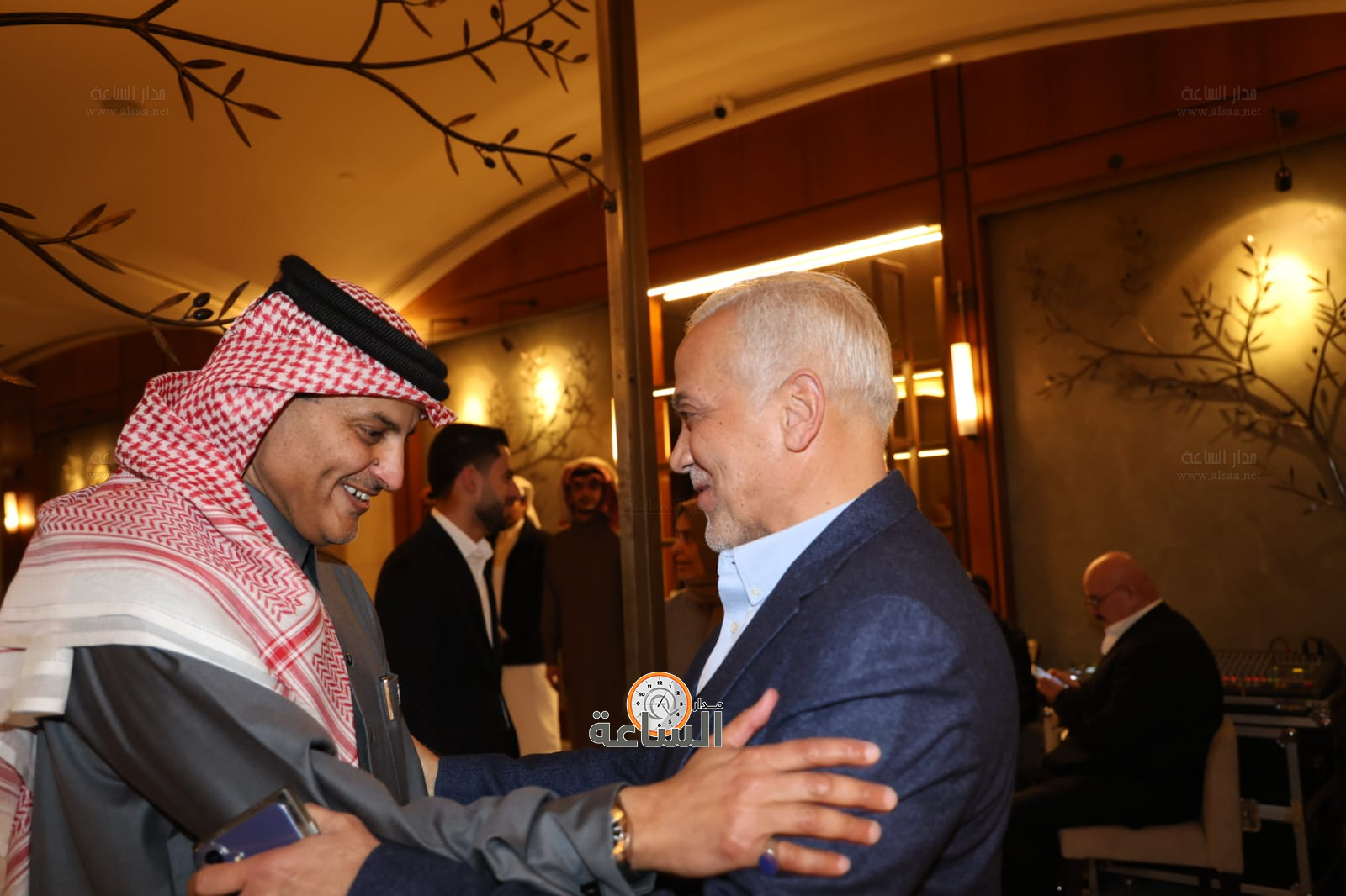 Madar Al-Saa Images 0.944611728434571