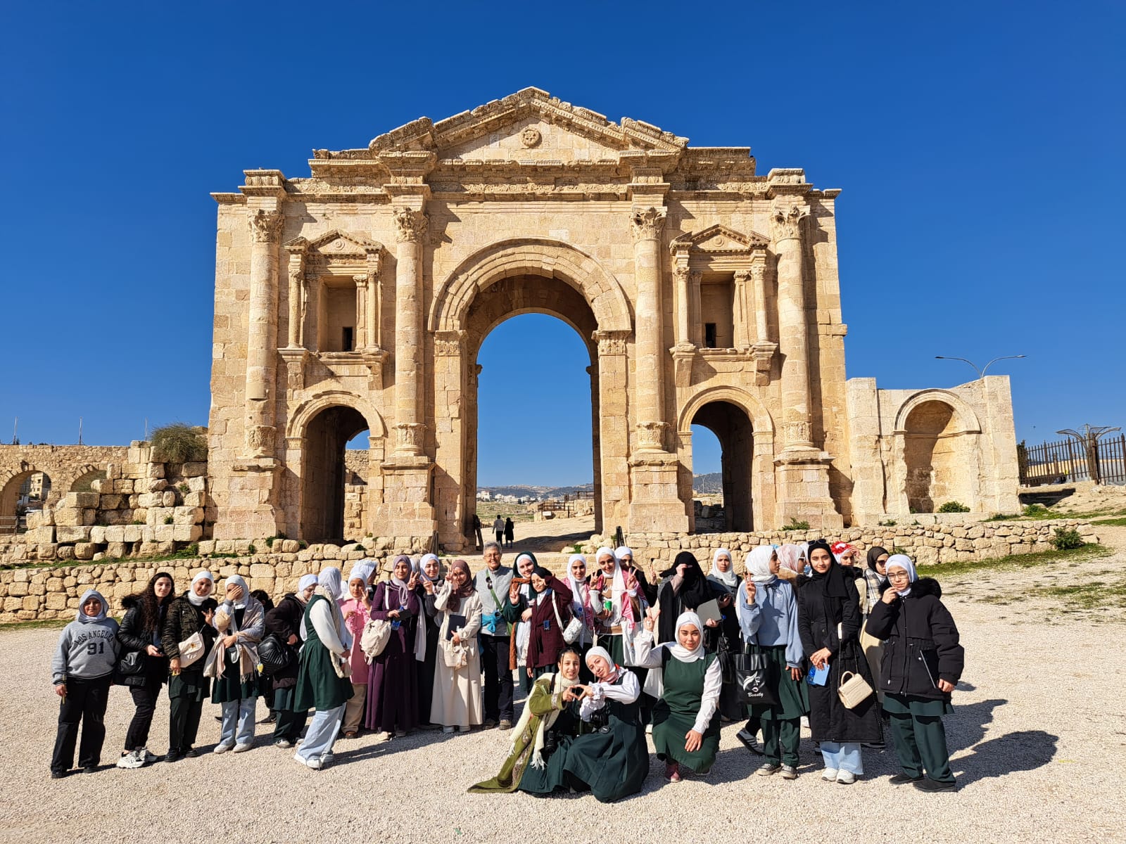 Madar Al-Saa Images 0.8757223978847228