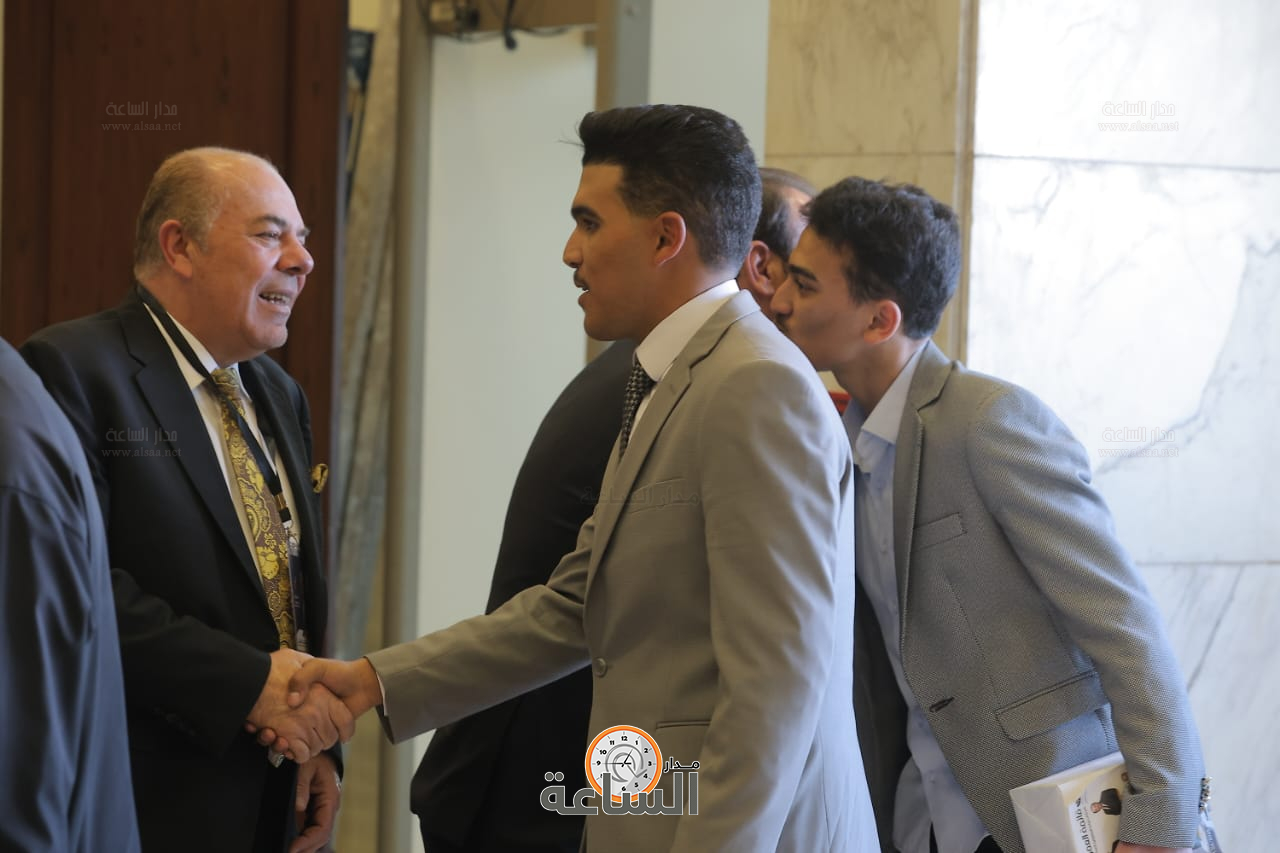 Madar Al-Saa Images 0.41820111454182185