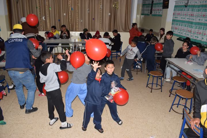 Madar Al-Saa Images 0.5415048263984699