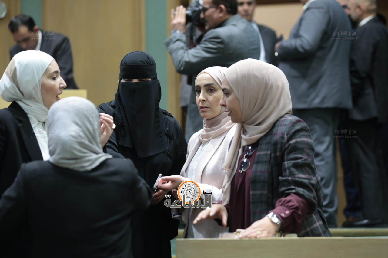 Madar Al-Saa Images 0.9755592143067877