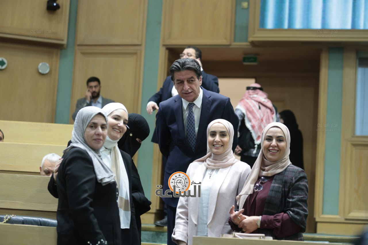 Madar Al-Saa Images 0.7849159503215479